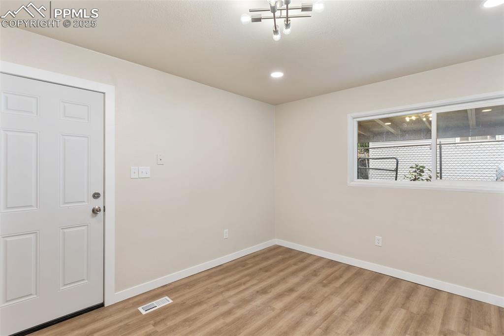 Image 11 of 26: Dining Area