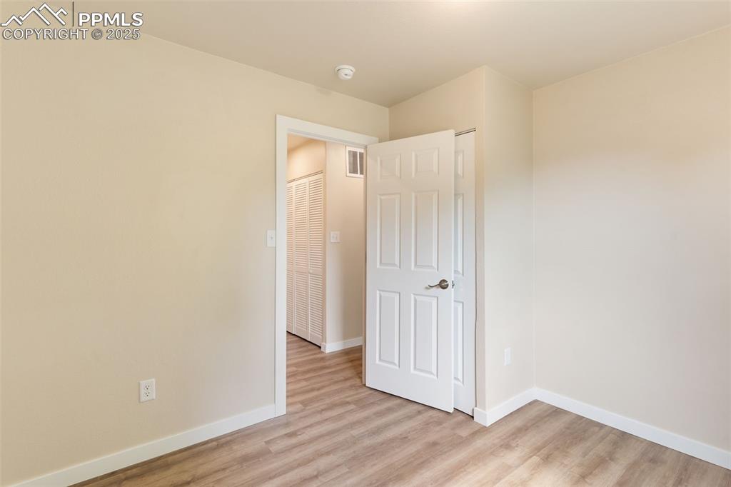 Image 15 of 26: Bedroom