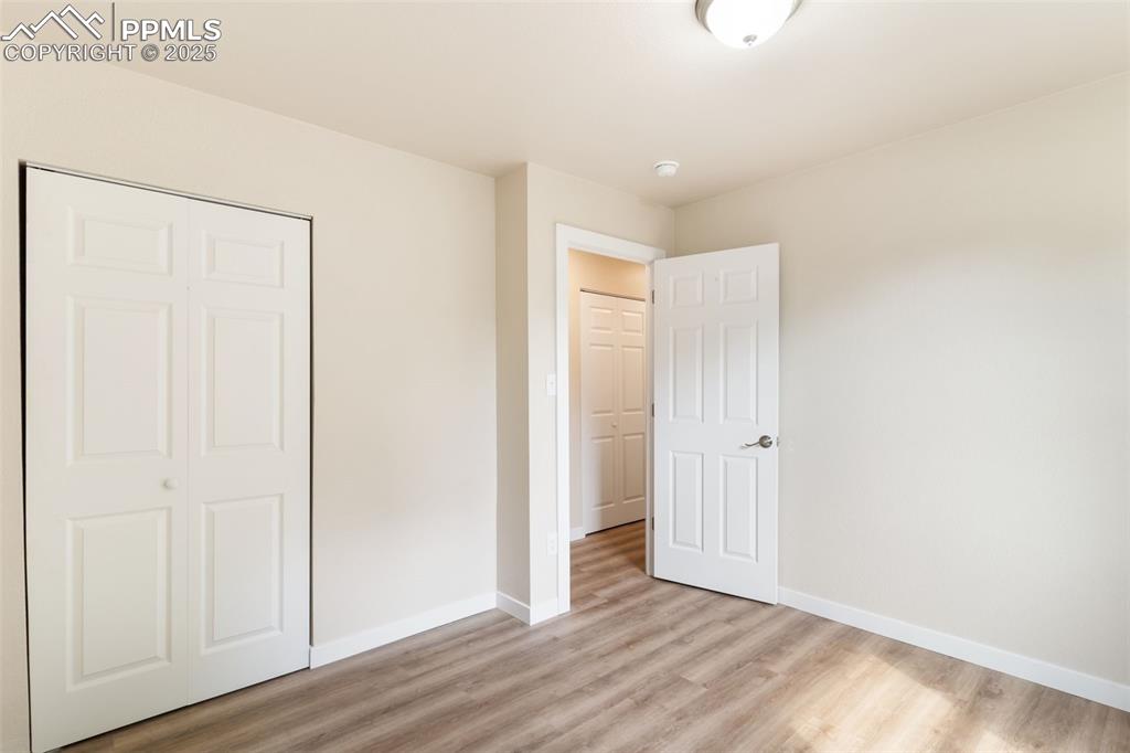 Image 18 of 26: Bedroom