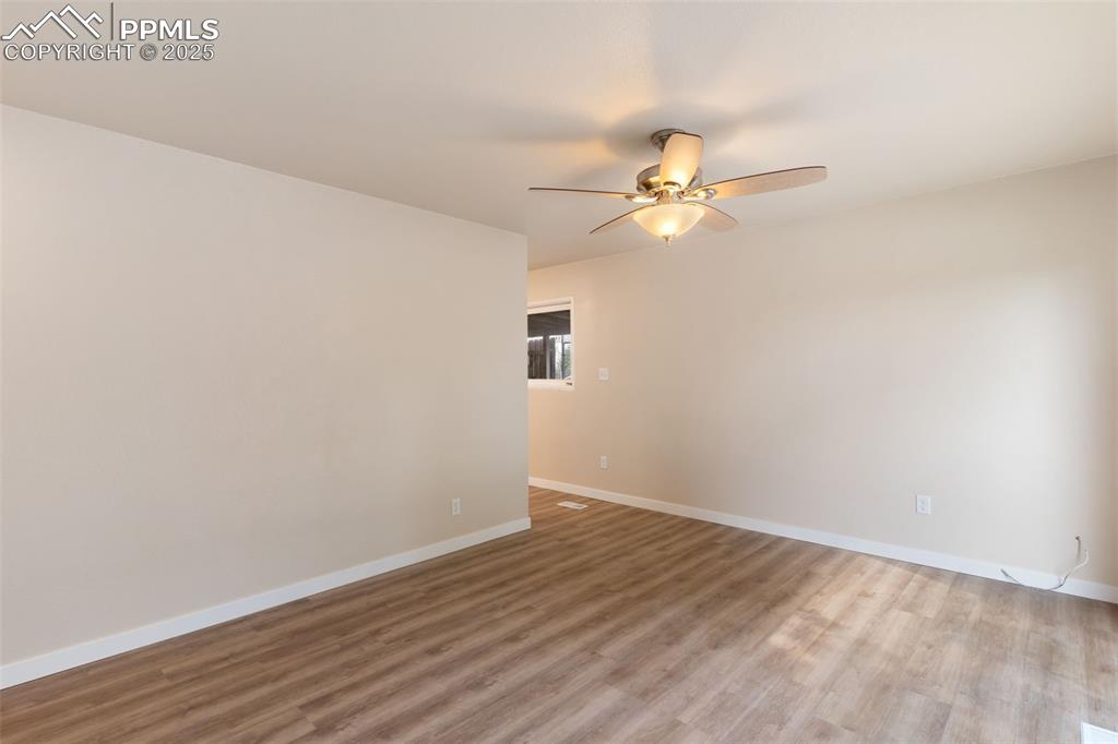 Image 6 of 26: Living Room