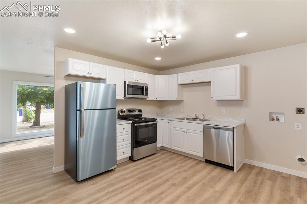 Image 8 of 26: Kitchen