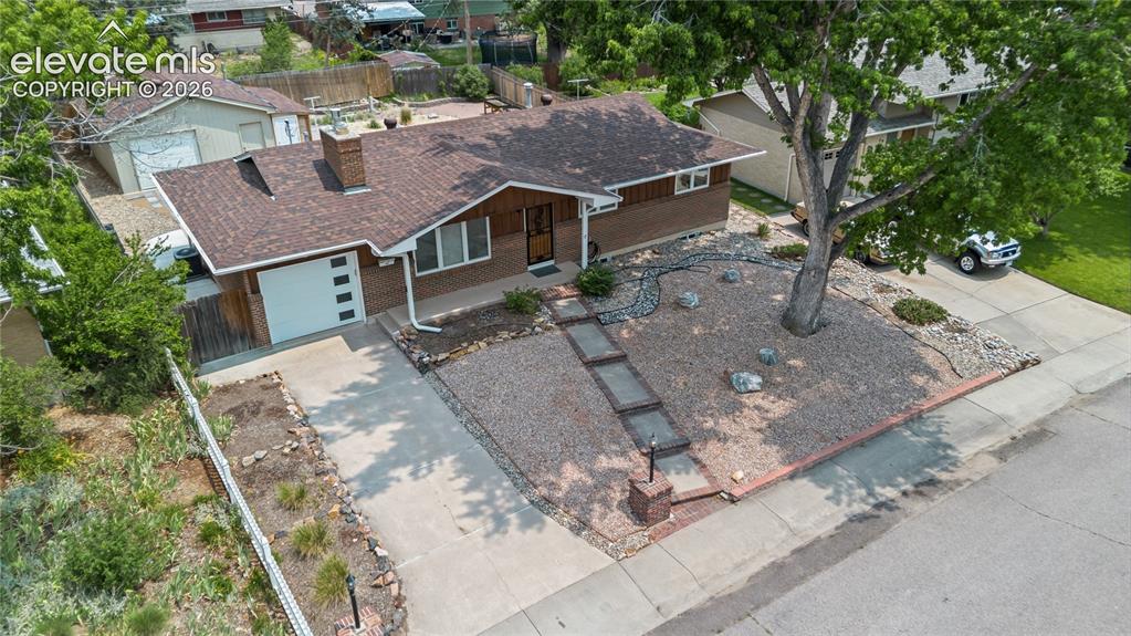 Image 21 of 25: Extensive driveway with ample parking, mature trees, and the added convenie