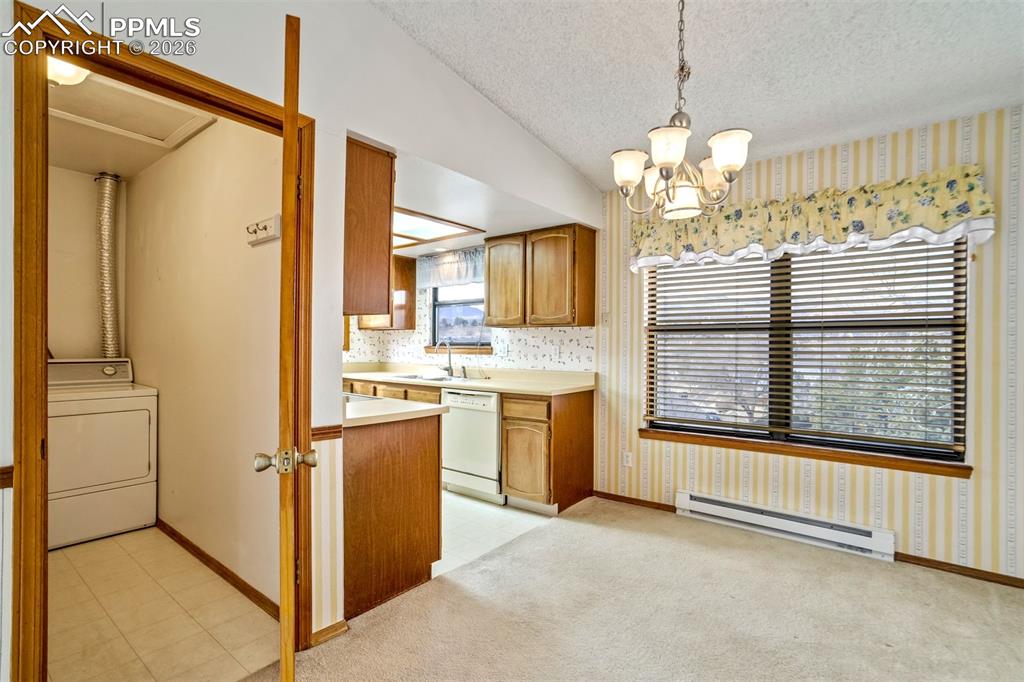 Image 10 of 30: Kitchen