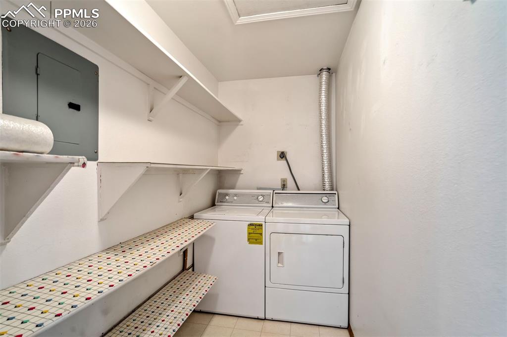 Image 28 of 30: Laundry