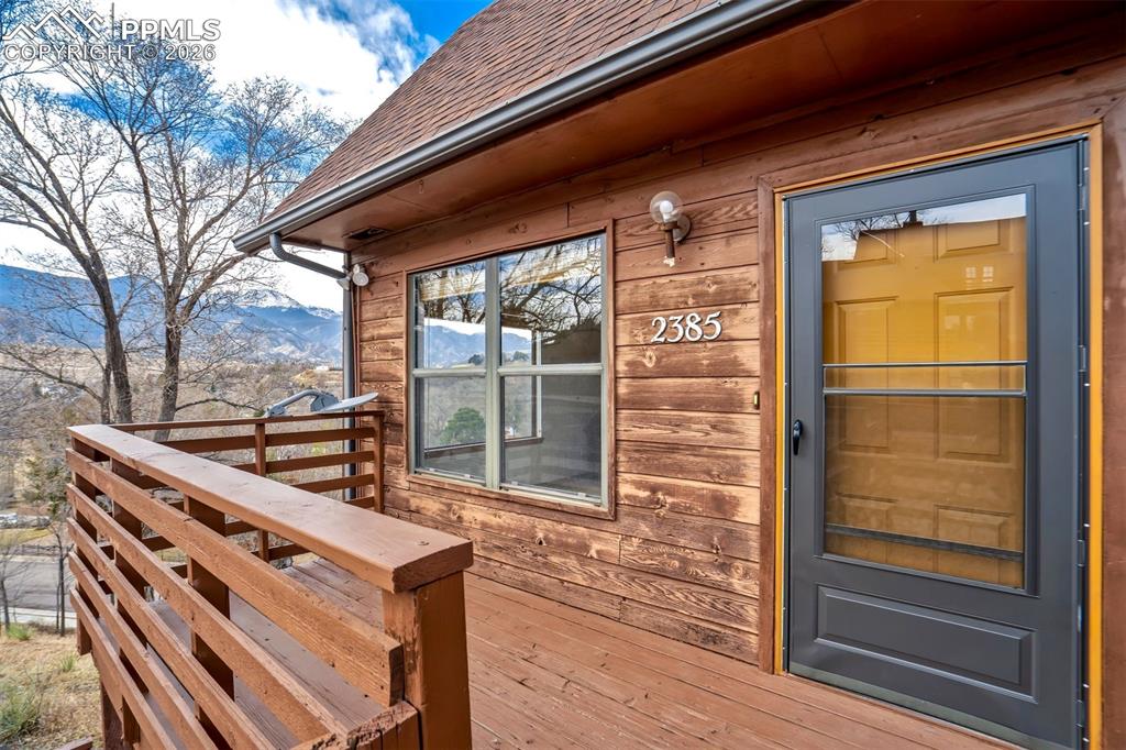 Image 4 of 30: Entry