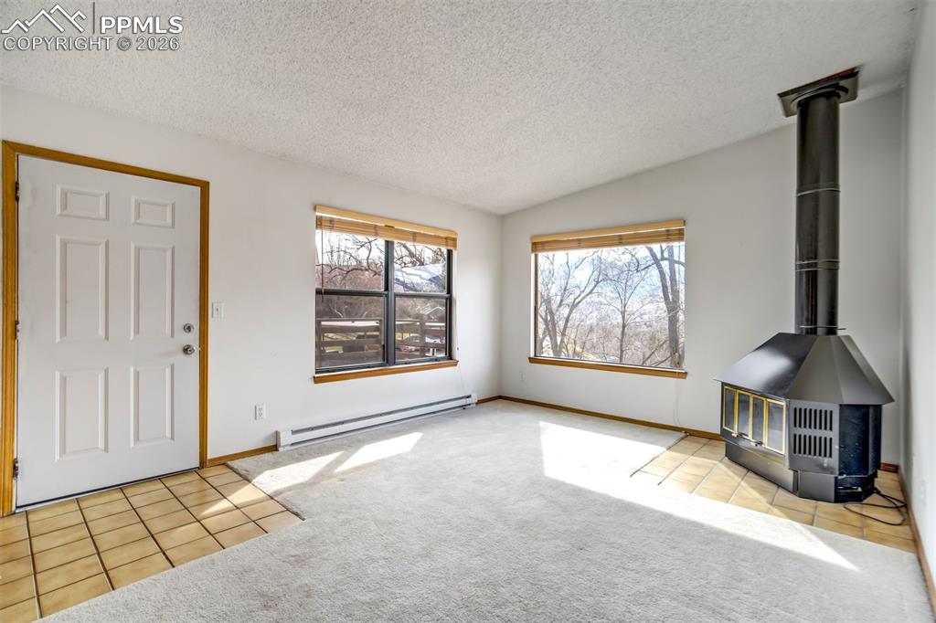 Image 7 of 30: Living Room