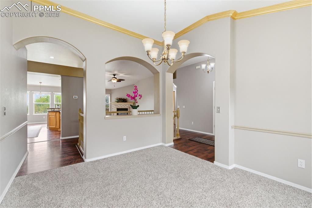 Image 18 of 39: Dining Area