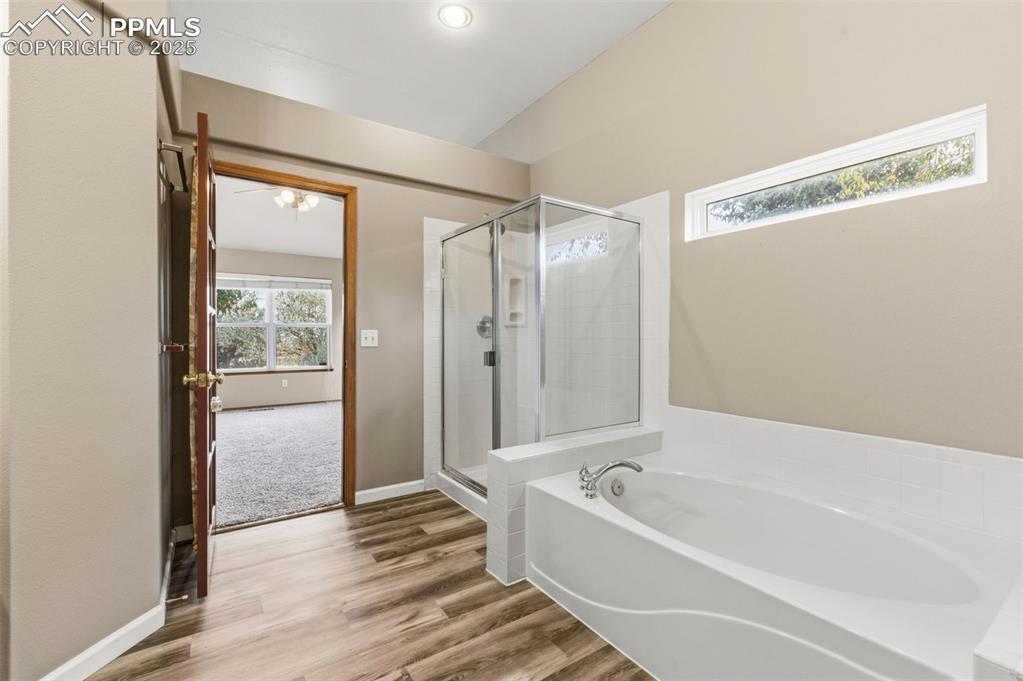 Image 21 of 39: Bathroom