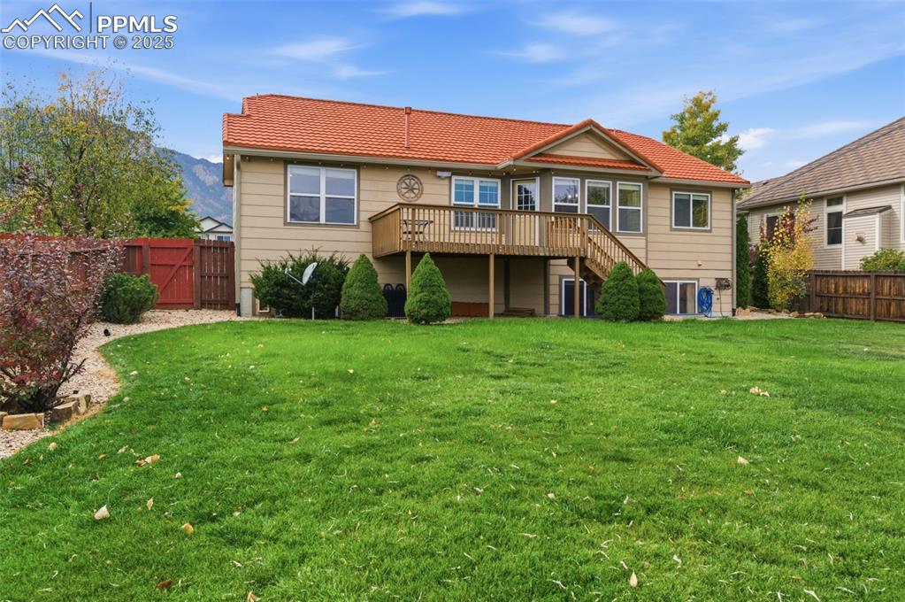 Image 36 of 39: Back of Structure