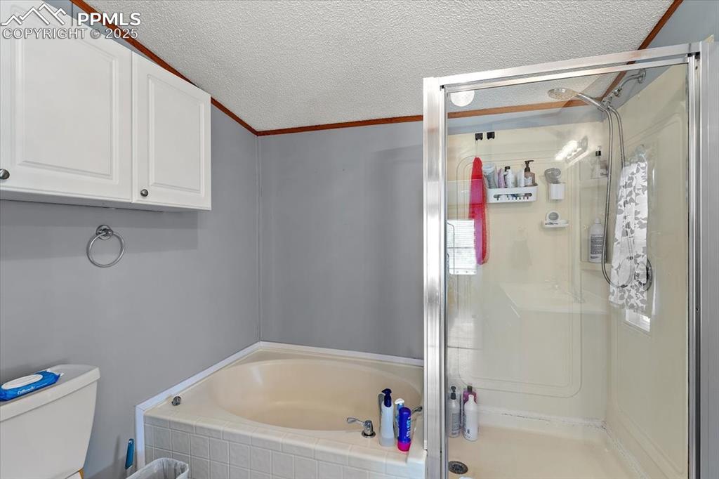 Image 12 of 30: Bathroom