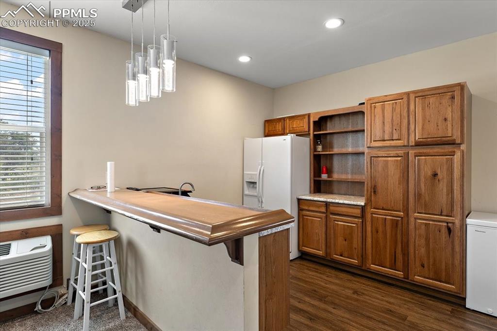 Image 20 of 30: Kitchen