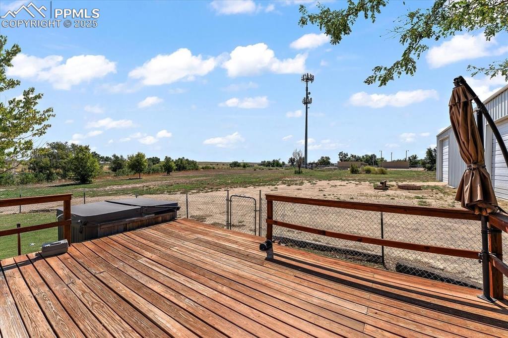 Image 26 of 30: Deck