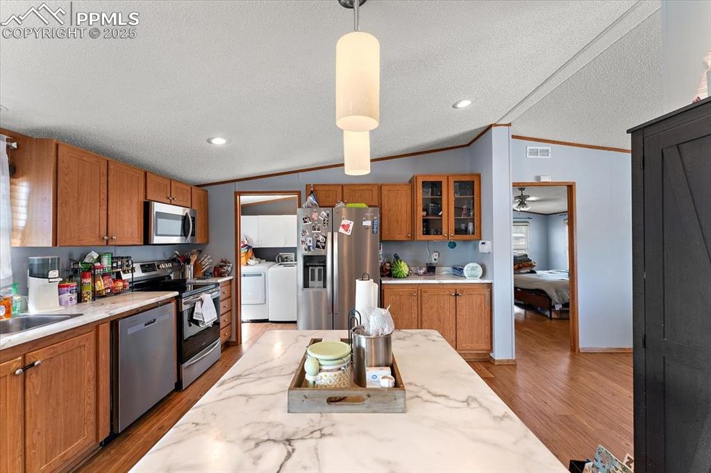 Image 6 of 30: Kitchen