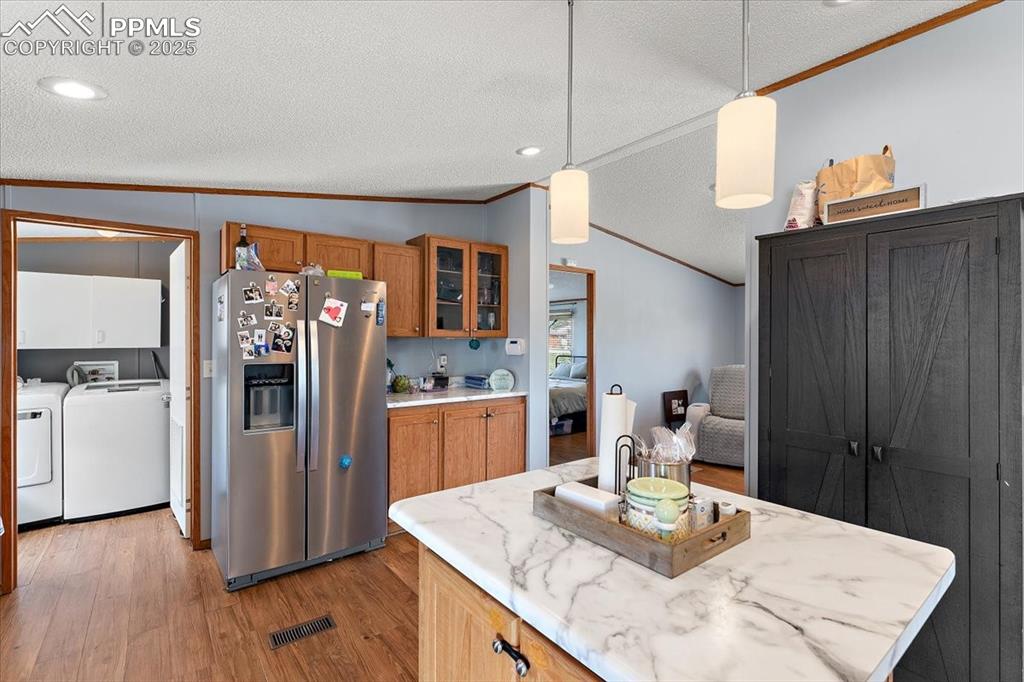 Image 8 of 30: Kitchen