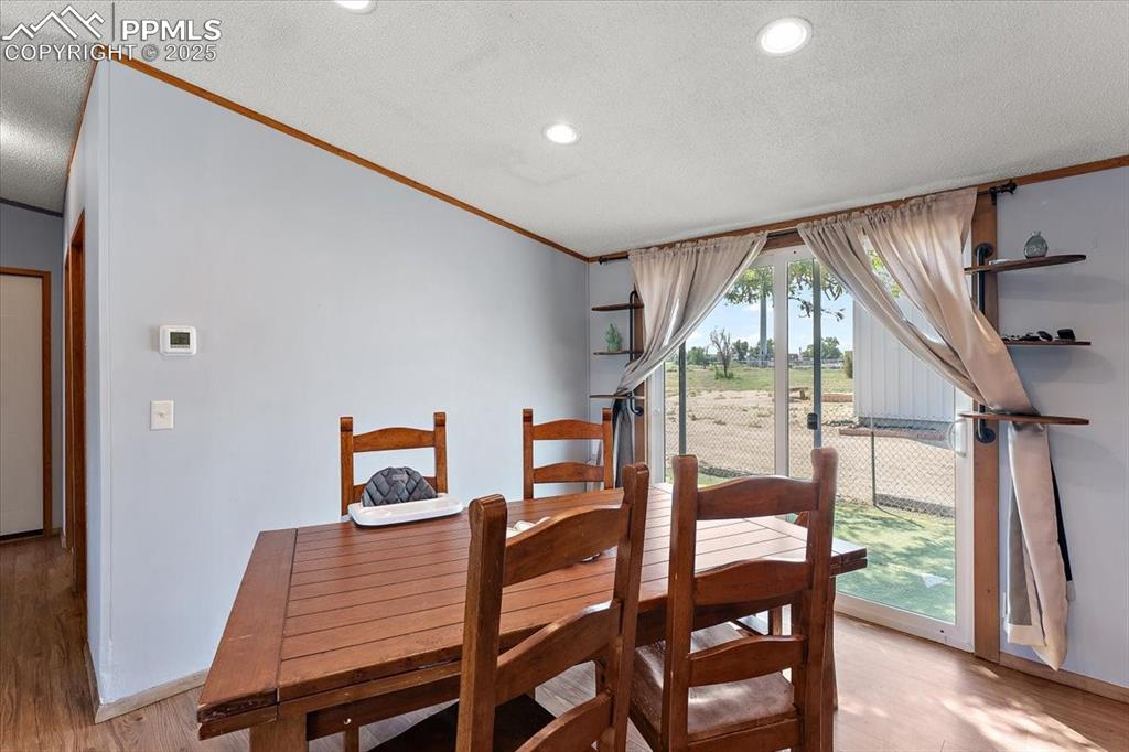 Image 9 of 30: Dining Area