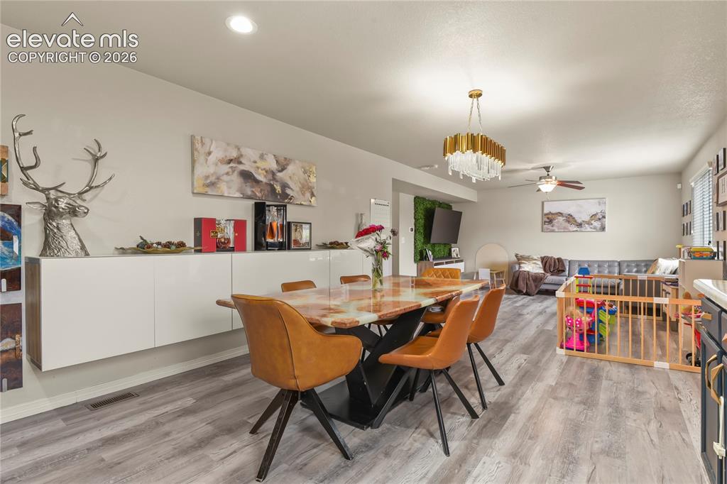 Image 11 of 29: Dining Area
