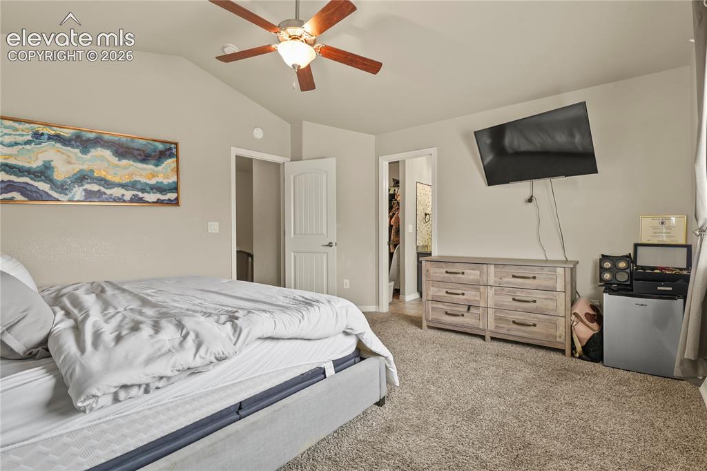 Image 17 of 29: Bedroom