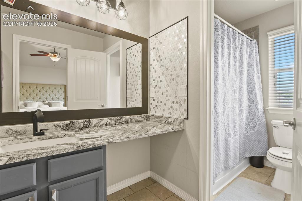 Image 18 of 29: Bathroom