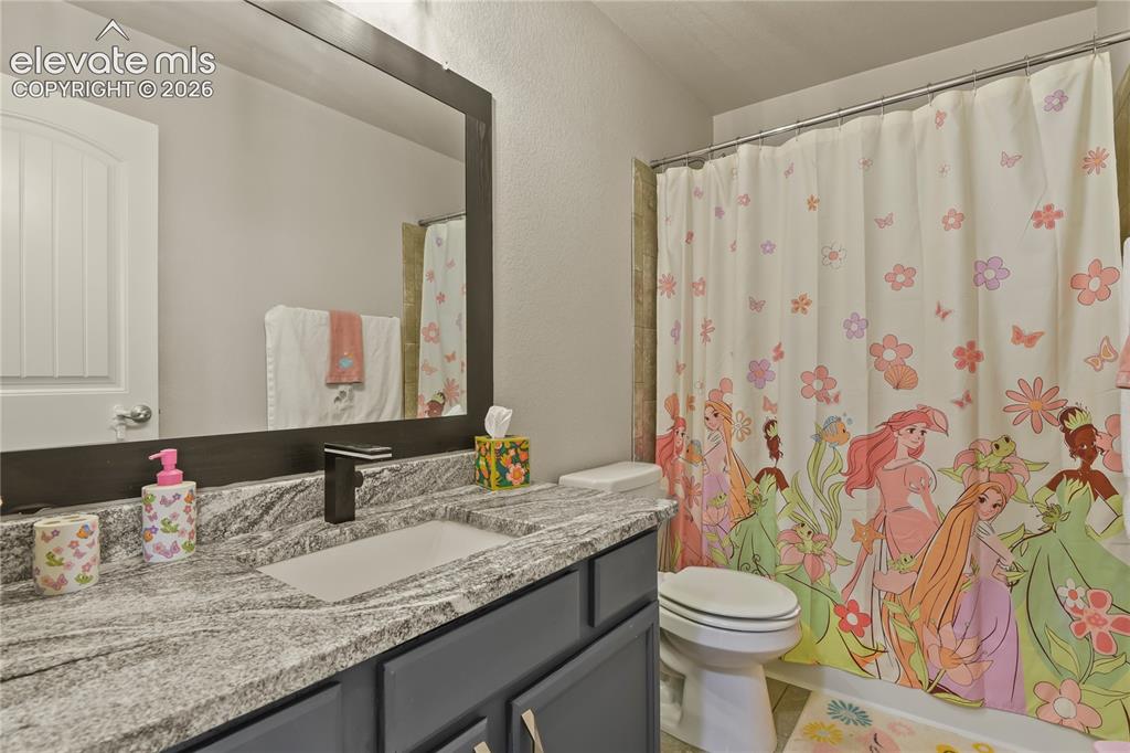 Image 20 of 29: Bathroom