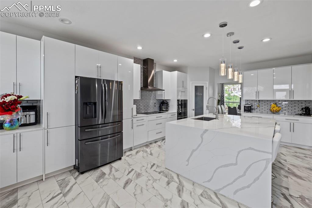 Image 13 of 48: Kitchen