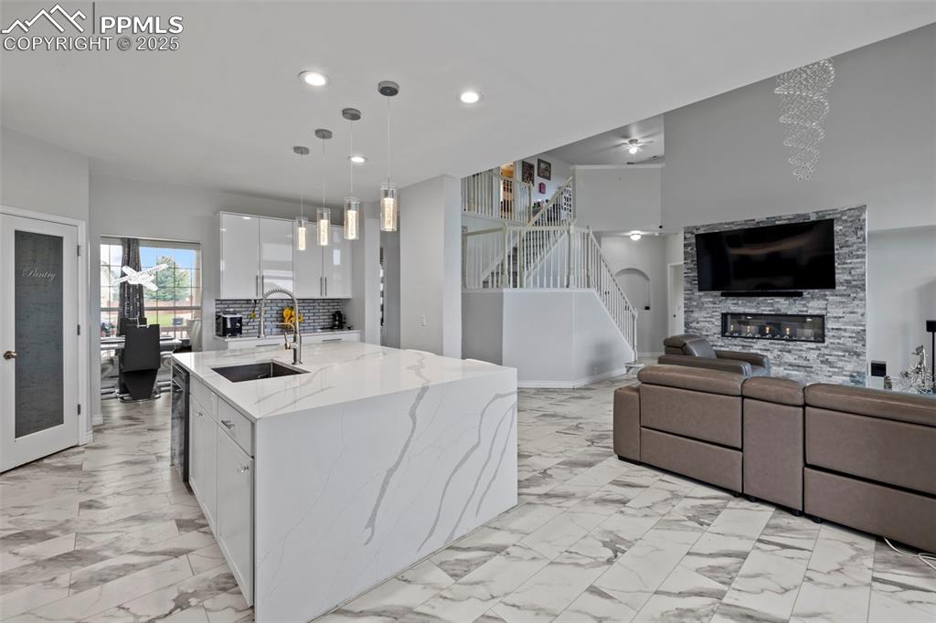 Image 14 of 48: Kitchen