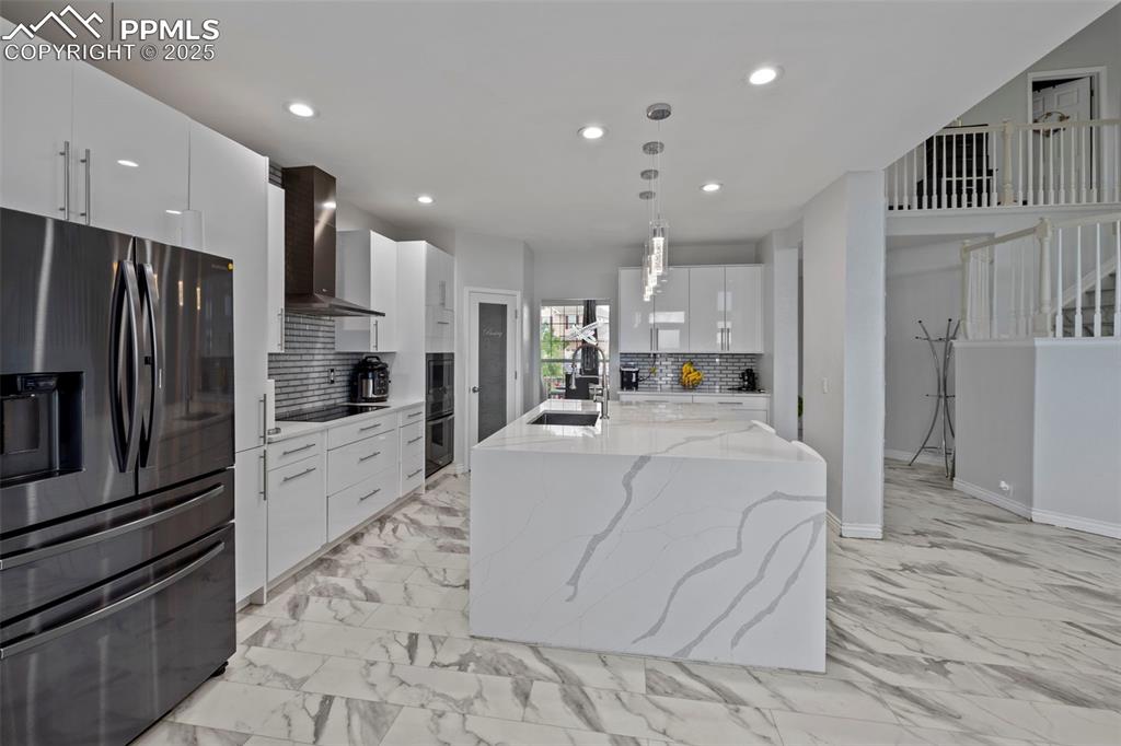 Image 15 of 48: Kitchen