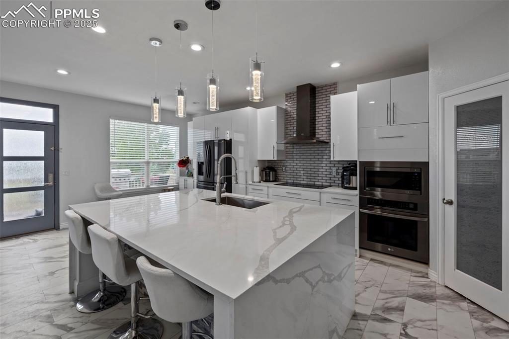 Image 16 of 48: Kitchen