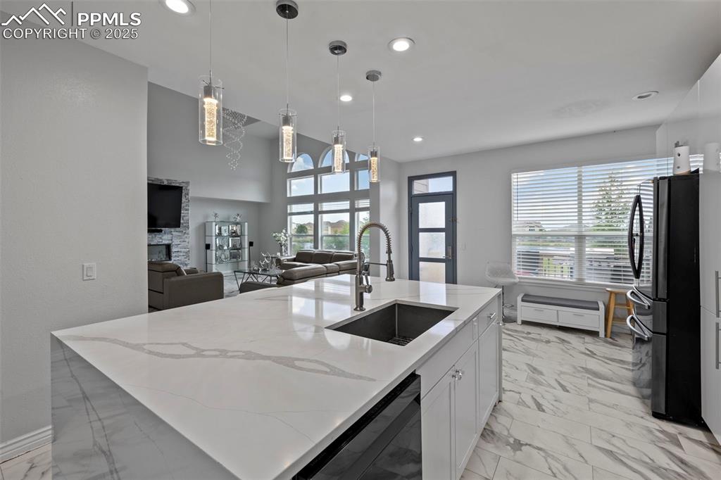 Image 17 of 48: Kitchen