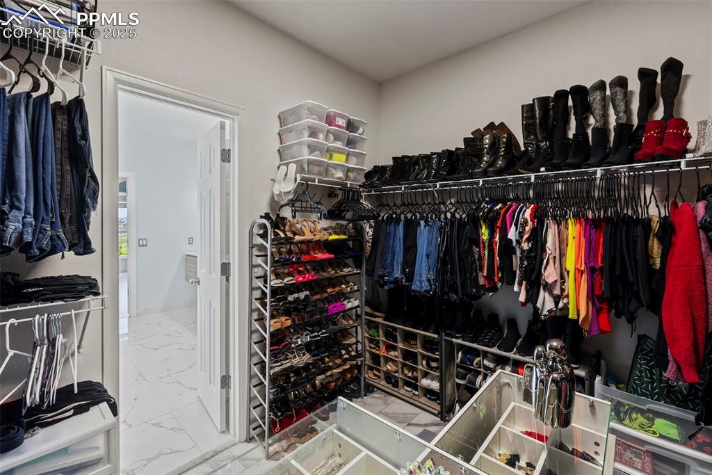 Image 25 of 48: Closet