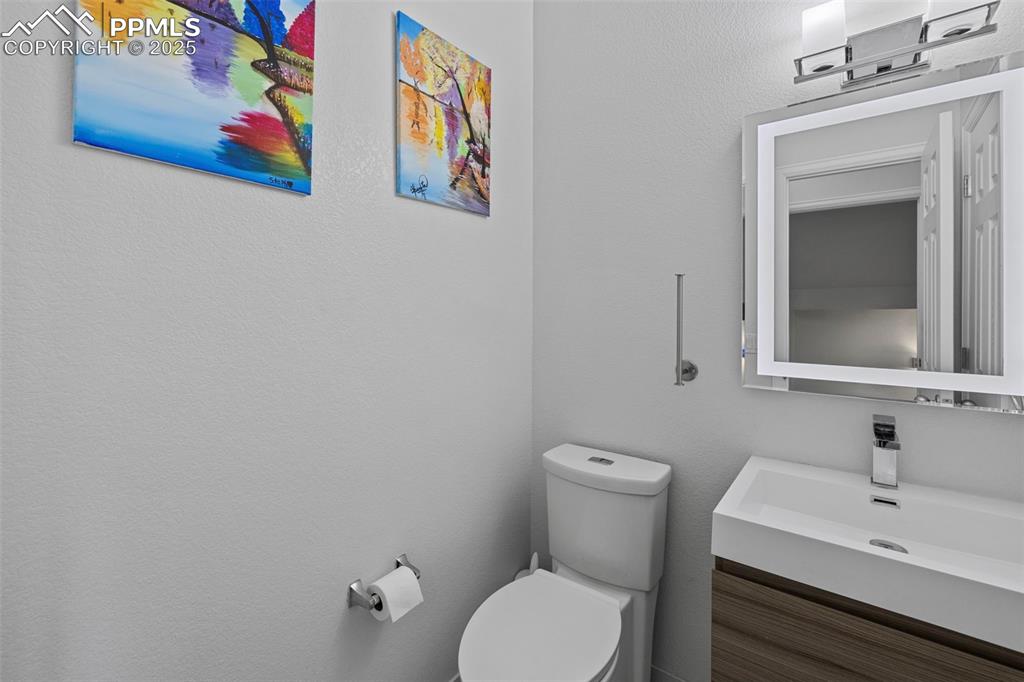 Image 28 of 48: Bathroom