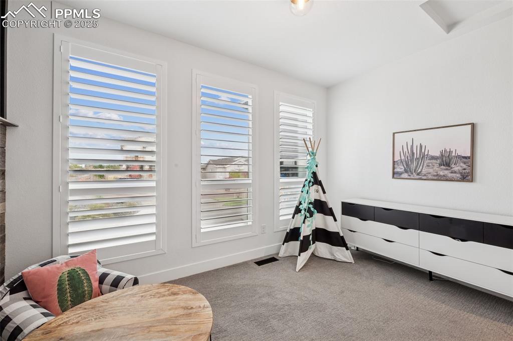 Image 27 of 44: Sitting Room