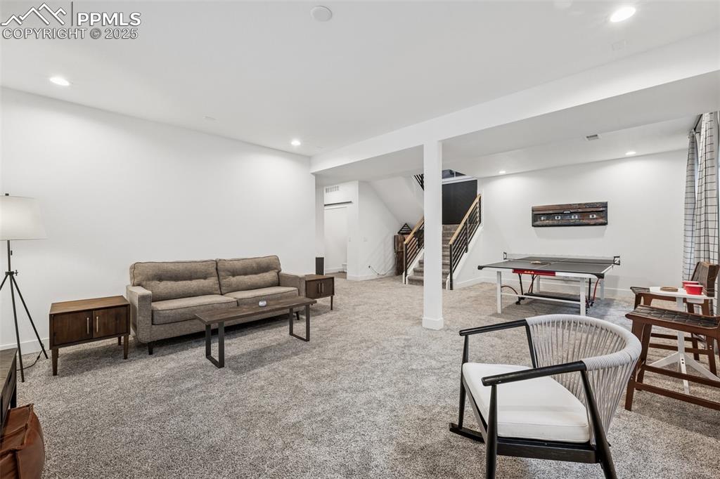 Image 31 of 44: Living Room