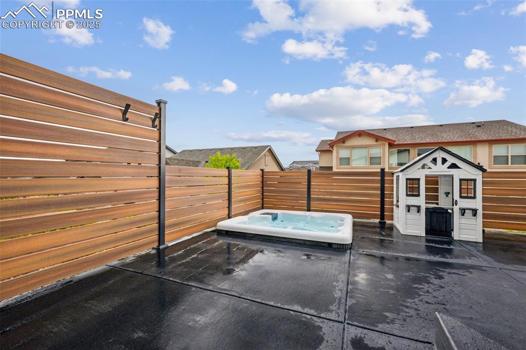 Image 40 of 44: Patio