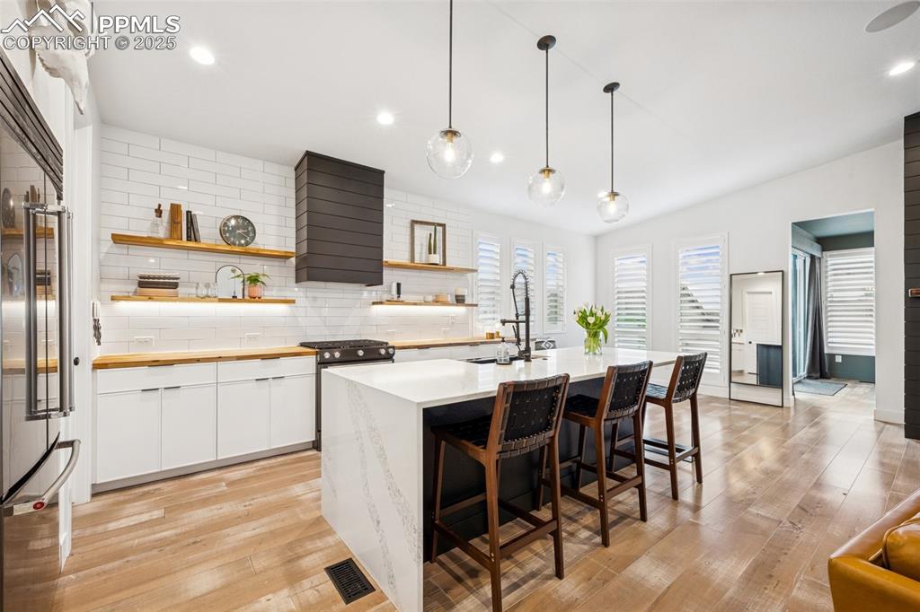 Image 6 of 44: Kitchen