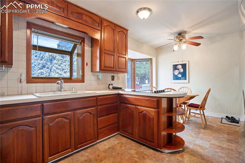 Image 14 of 50: Kitchen