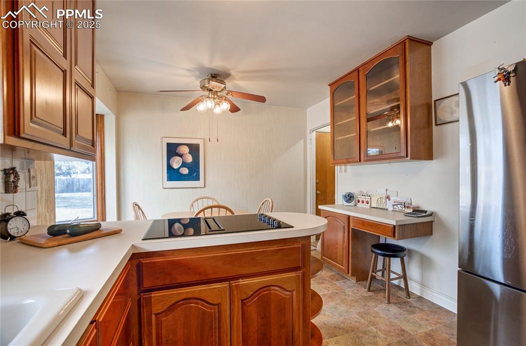 Image 15 of 50: Kitchen