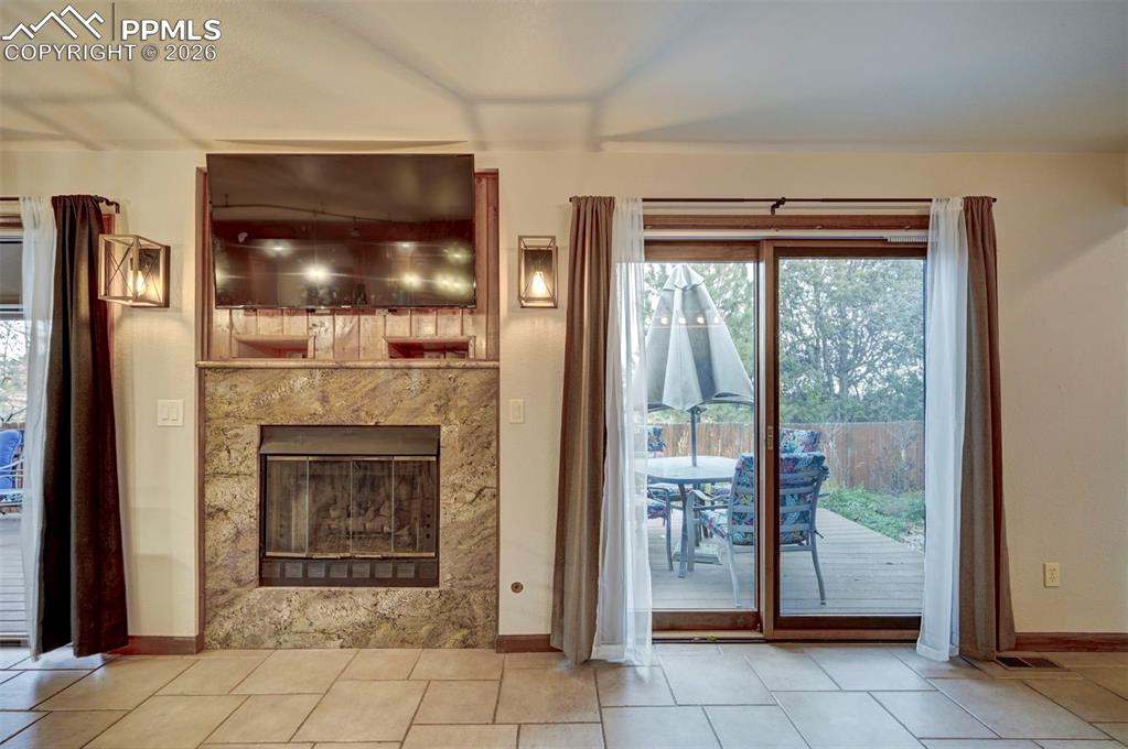 Image 18 of 50: Entry