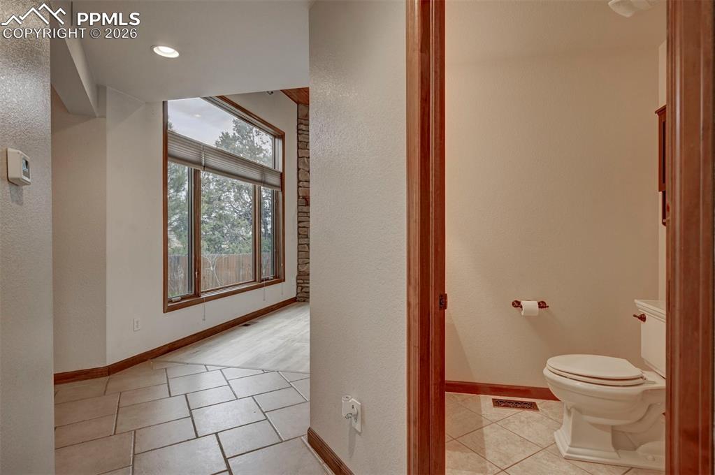 Image 29 of 50: Bathroom