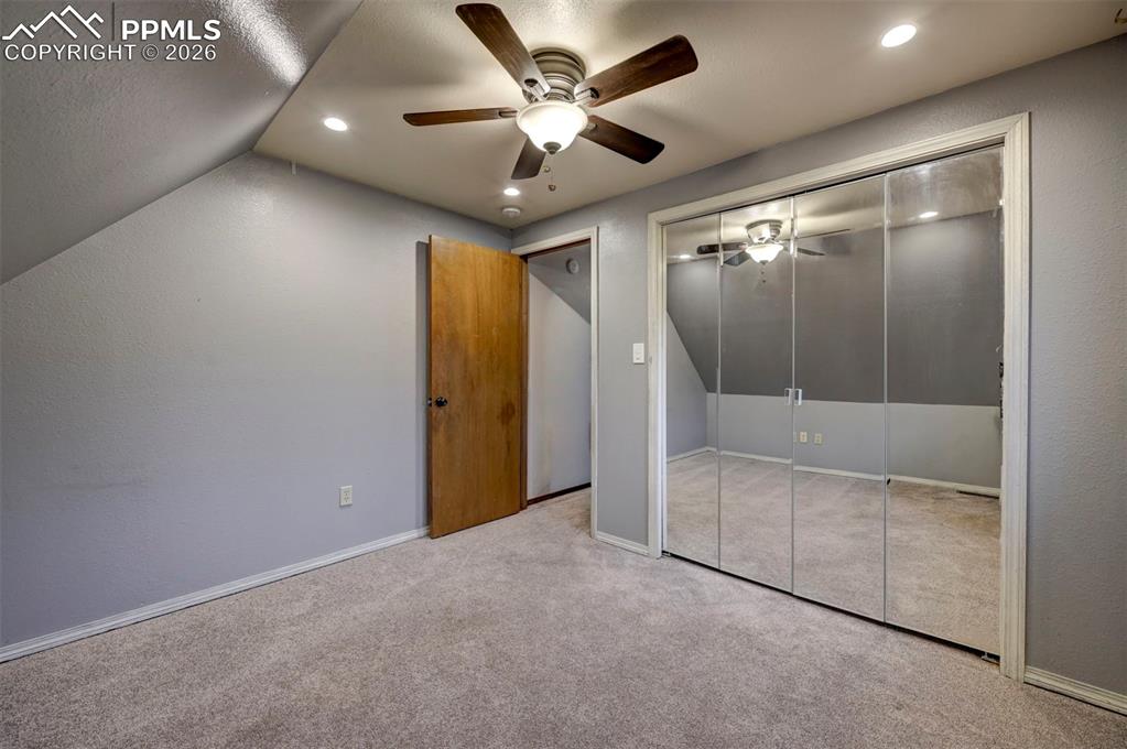 Image 38 of 50: Bedroom