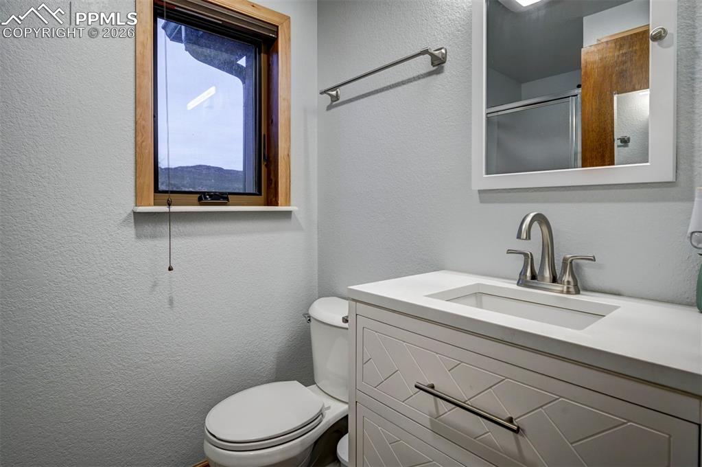 Image 41 of 50: Bathroom