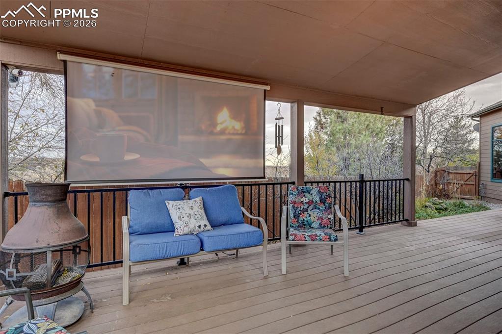 Image 45 of 50: Deck