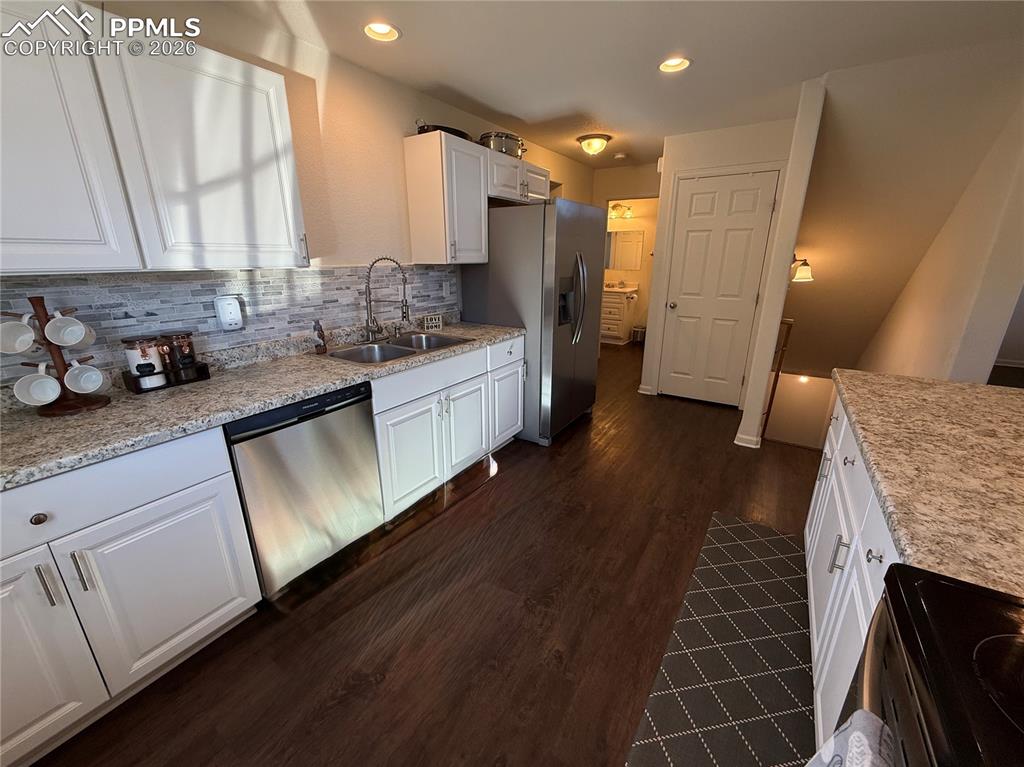 Image 7 of 50: Stainless Steel Appliances included