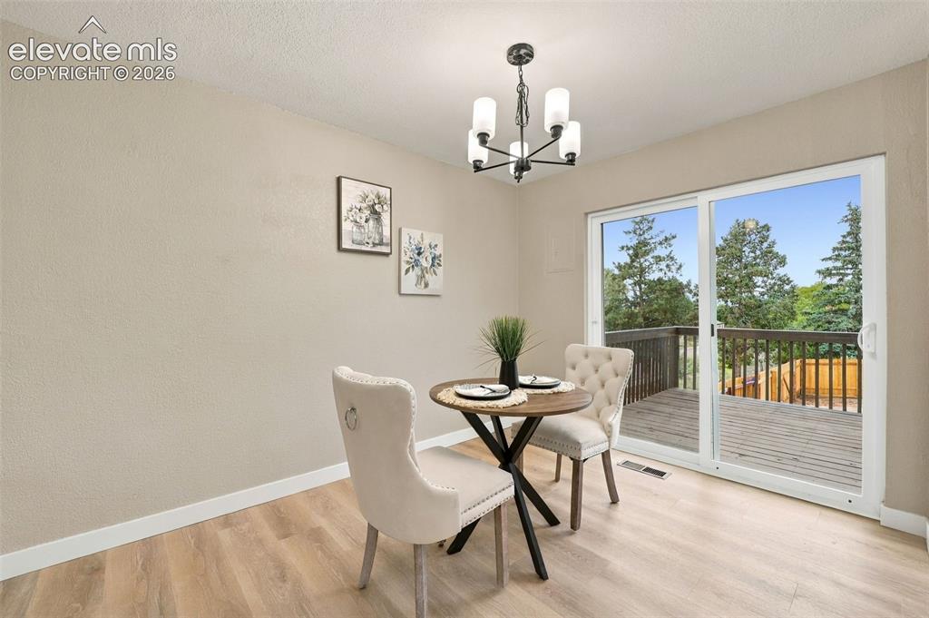 Image 14 of 48: Dining Area