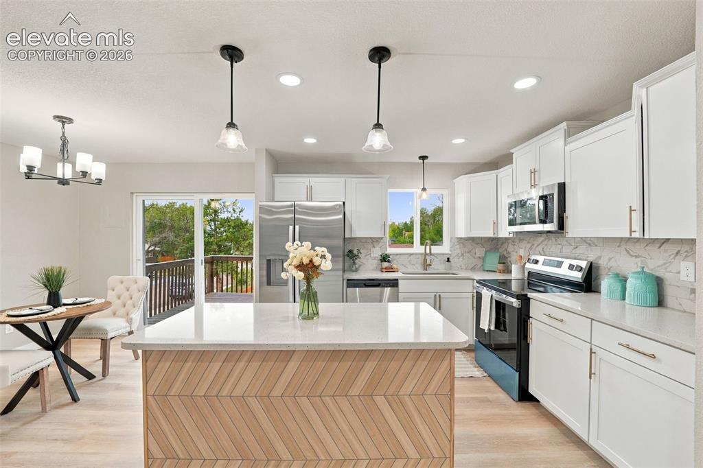 Image 18 of 48: Kitchen