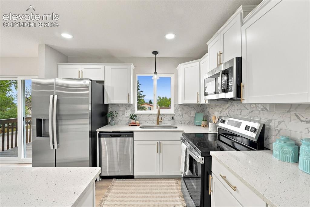 Image 20 of 48: Kitchen