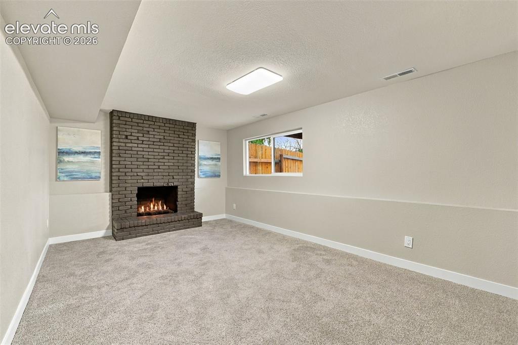 Image 33 of 48: Living Room