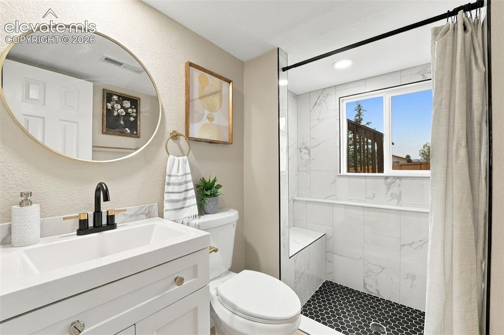 Image 38 of 48: Bathroom