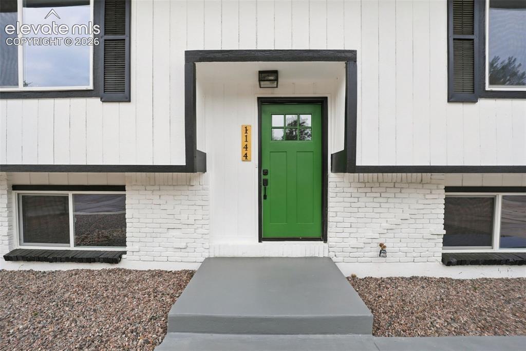 Image 7 of 48: Entry