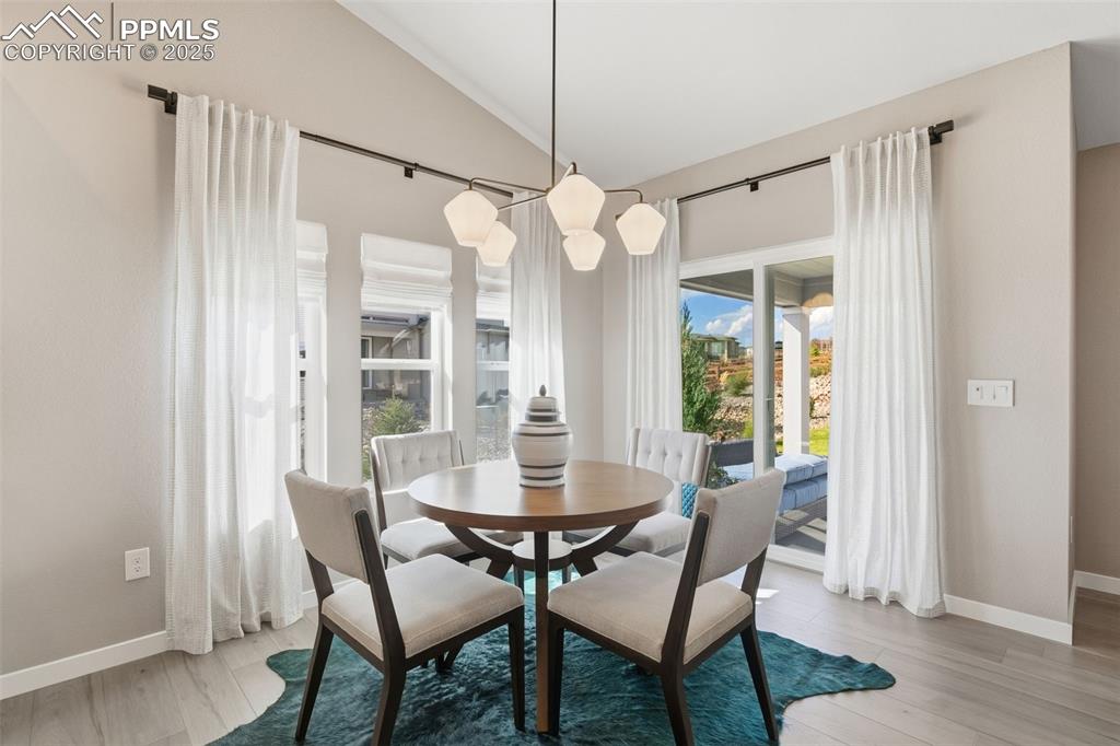 Image 24 of 49: Dining Area