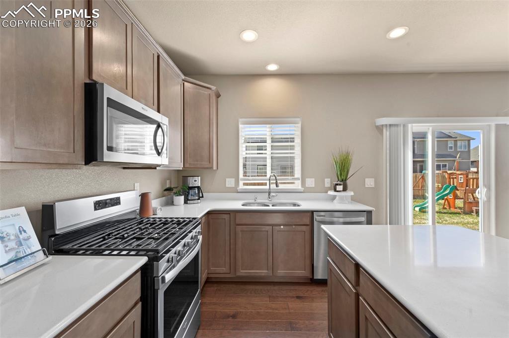 Image 13 of 43: Kitchen